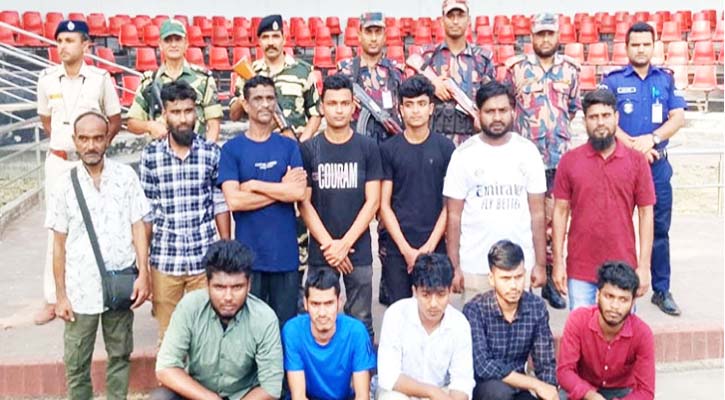 ভারতে উদ্ধার দুর্ঘটনাকবলিত ১২ বাংলাদেশি নাবিক দেশে ফিরলেন আট মাস পর